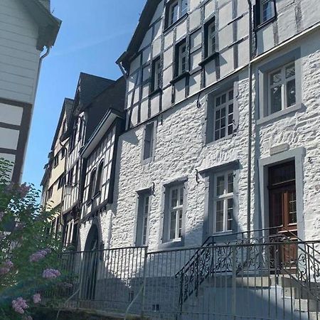 Manoir -1654- Historisch Schlafen In Monschaus Altstadt Eksteriør bilde