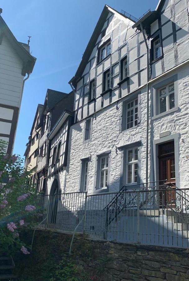 Manoir -1654- Historisch Schlafen In Monschaus Altstadt Eksteriør bilde